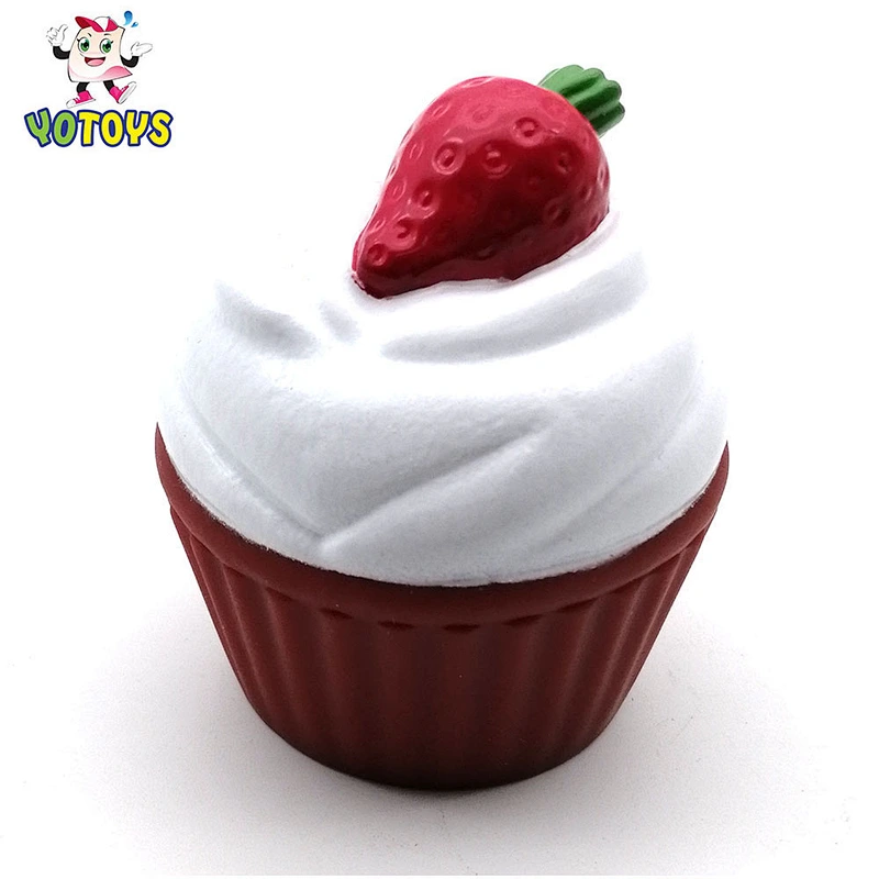 Eco-friendly Vinyl Rubber Strawberry Blueberry Cupcakes Squeaky Baby Bath Toys for Kids Girls Gift