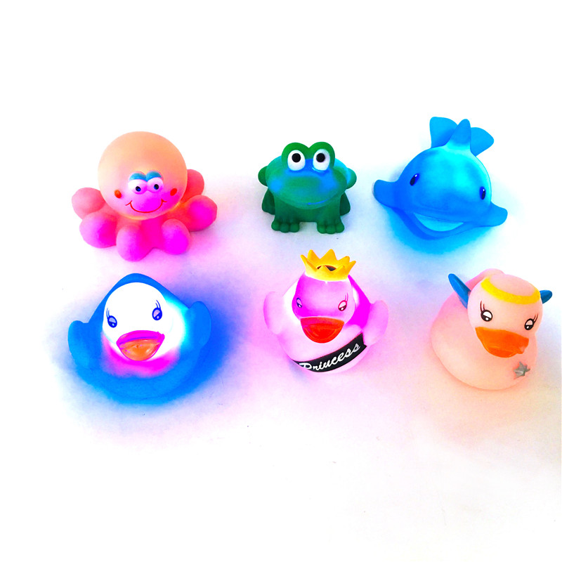 Juguetes Waterproof Floating Flash Custom Pvc Rubber Duck Glow Led Light Up Bath Toy for Babies