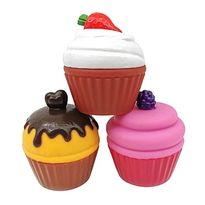 Custom Eco Friendly Vinyl PVC Plastic Simulation Cupcake Model Squeaky Bath Toy for Babies Kids