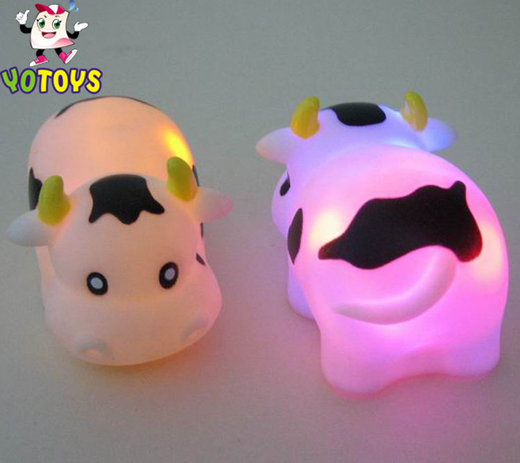 Kids baby promotional rubber flashing milk cow bath toy racing vehicle toy