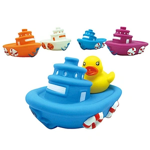 Eco Friendly toy boats for toddlers Plastic floating toy boats Spray Water Bath Toys for Kids