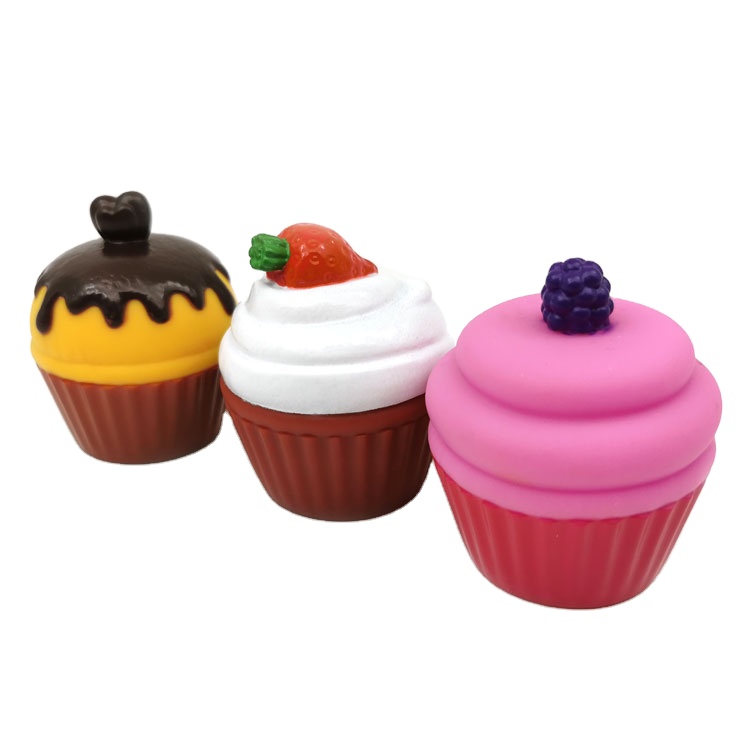 Custom Eco Friendly Vinyl PVC Plastic Simulation Cupcake Model Squeaky Bath Toy for Babies Kids