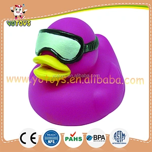 2016 non toxic plaStic PVC rose red rubber duck with sunglasses