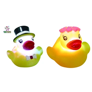 Mother Duck Baby Ducky Family Rubber Plastic Animal Pvc Duck Led Light-up Toys Set for Bathing Kids