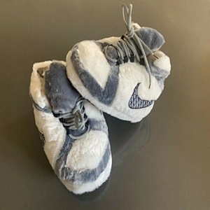 sneakers shoes 2020  jordan female plush sneaker slippers