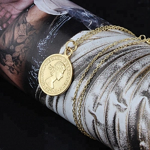 Miss Jewelry Simple Stainless Steel Elizabeth Round Pendant Jewelry Gold Coin Pendant Necklace