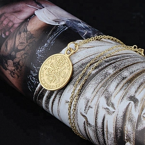 Miss Jewelry Simple Stainless Steel Elizabeth Round Pendant Jewelry Gold Coin Pendant Necklace