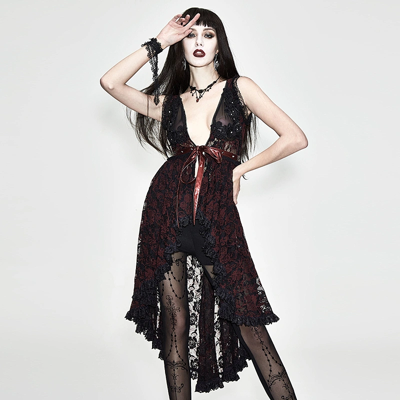 S a lolita T-shirt with front, middle and bright leather lace-up