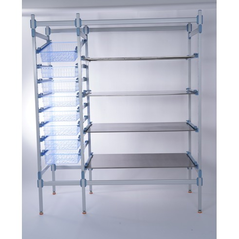 Estanterías modulares en aluminio.