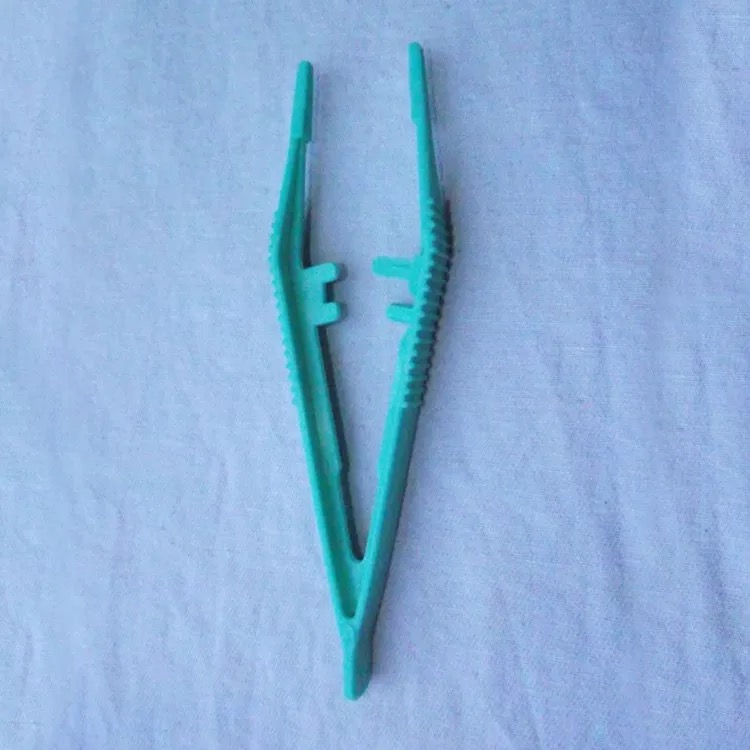 Disposable plastic tweezers