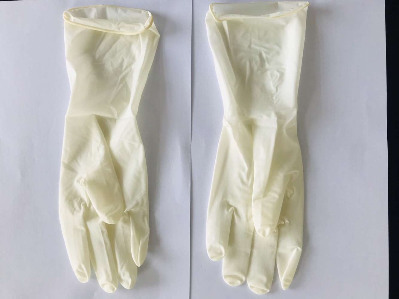 surgical latex gloves