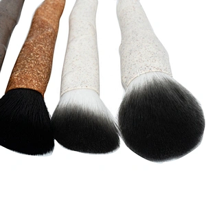 Face Use and Wood Handle Material gray squirrel hair eco-friendly makeup brush