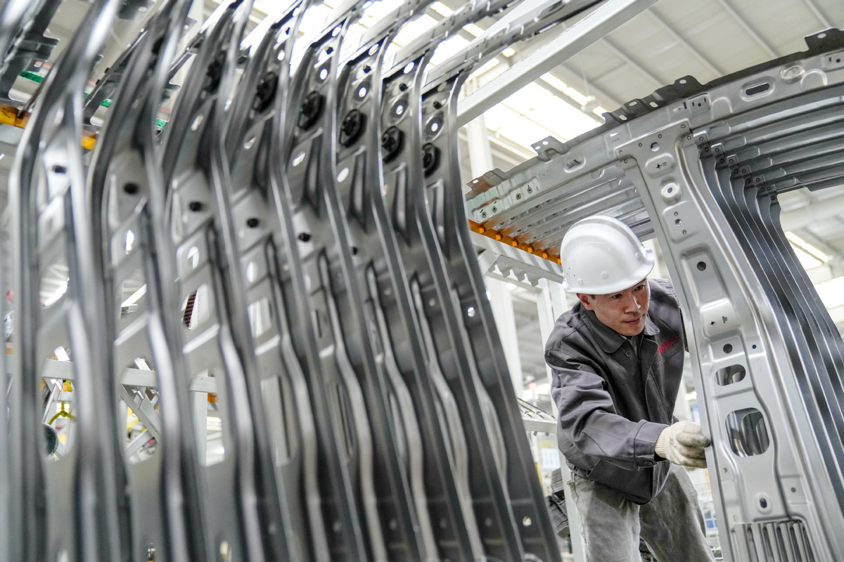 Chinese new energy vehicle makers rev up global reach