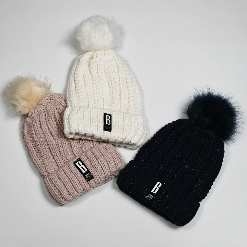 2020 Fashion women 's Wholesale winter custom knitted w fake fur  pom pom beanie hat