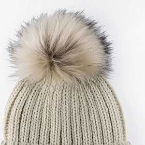Ladies  knitted acrylic beanie hat w pompom