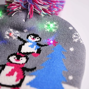 2020 LED Light-up Knitted Holiday Christmas Beanie Hat Winter Beanie With Led Lights