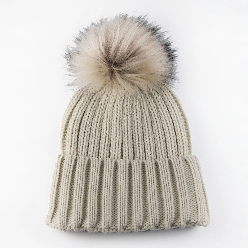 Ladies  knitted acrylic beanie hat w pompom