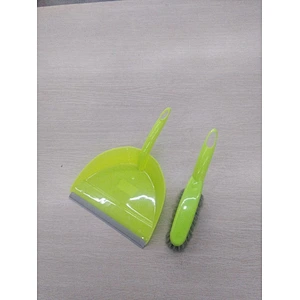 dustpan wiht brush