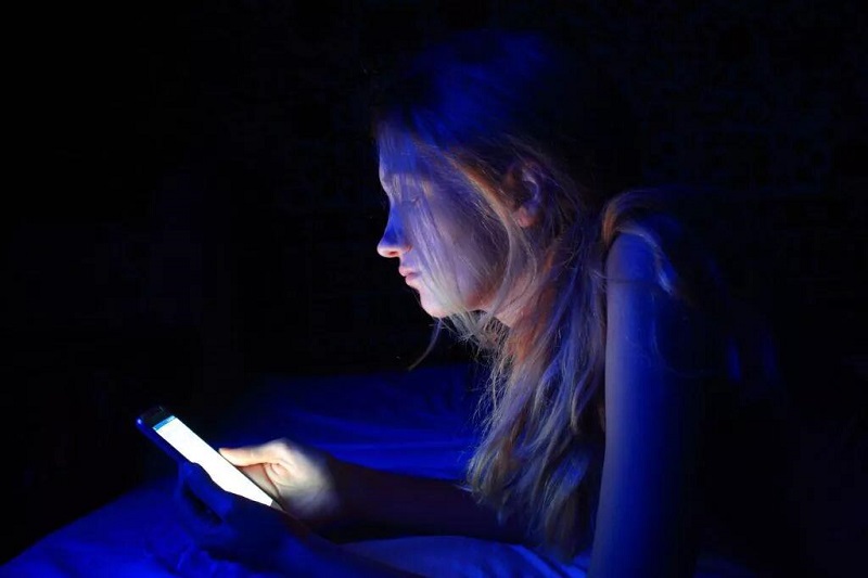 Limit screen time before bed
