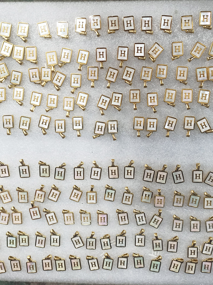 letter pendant necklace