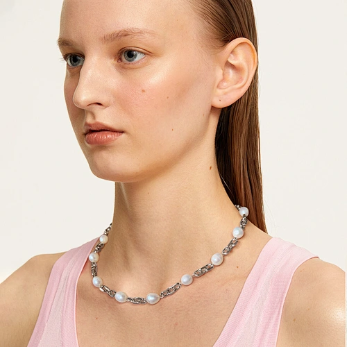 pearl necklace