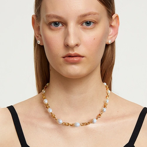 pearl necklace
