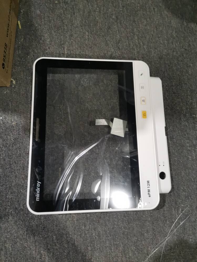 Panel hadapan monitor pesakit Mindray ePM-12M dengan skrin sentuh