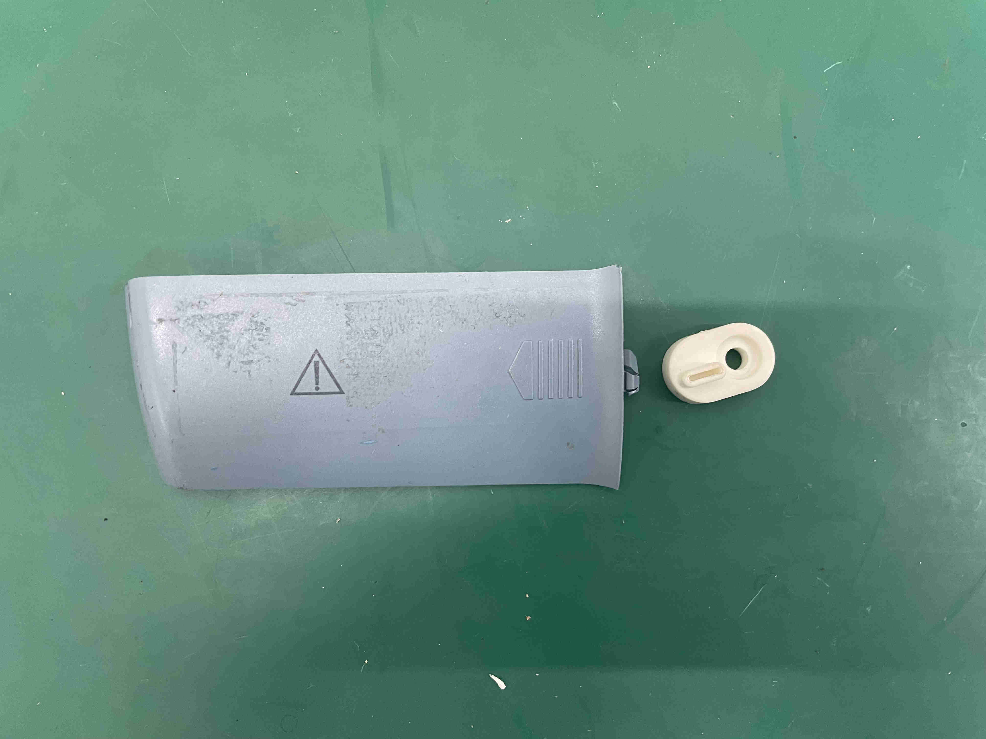 Mindray PM7000 Patient Monitor Battery Cover