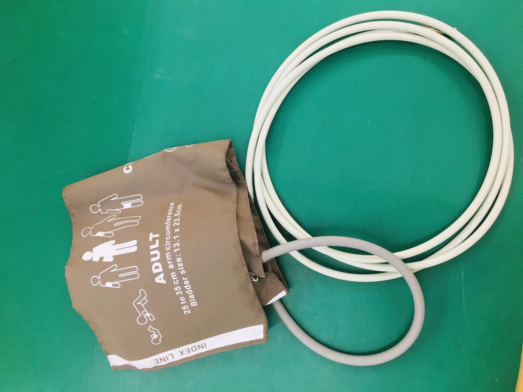 Philips NIBP Cuff CM1203 หลอดเดี่ยวสำหรับผู้ใหญ่ 25 ซม. ถึง 35 ซม. สำหรับจอภาพผู้ป่วย Philips MP Series VM Series