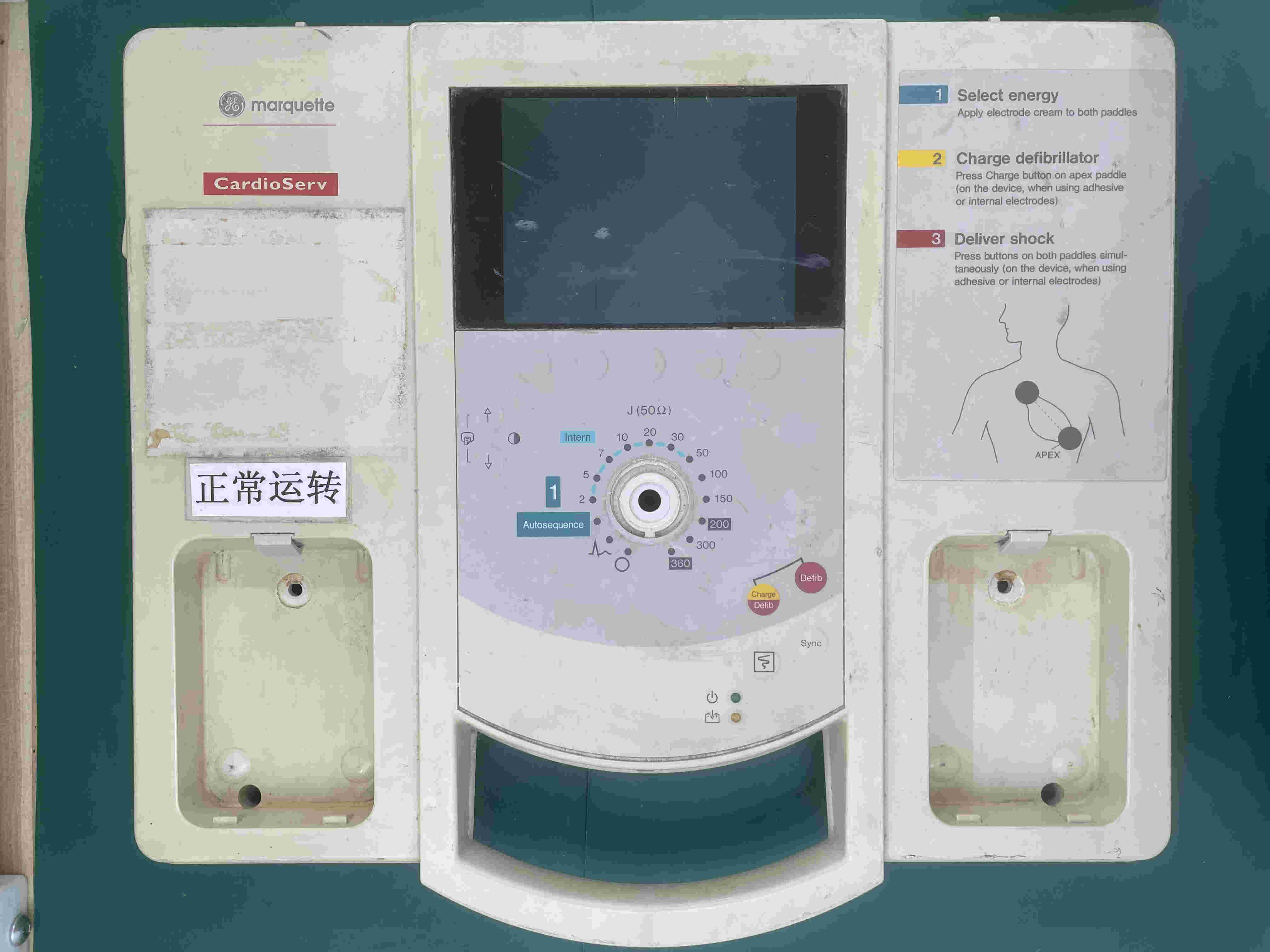 แผงด้านหน้าของ GE Marquette Cardioserv Defibrillator พร้อมปุ่มกด grpruft39000156 4300A