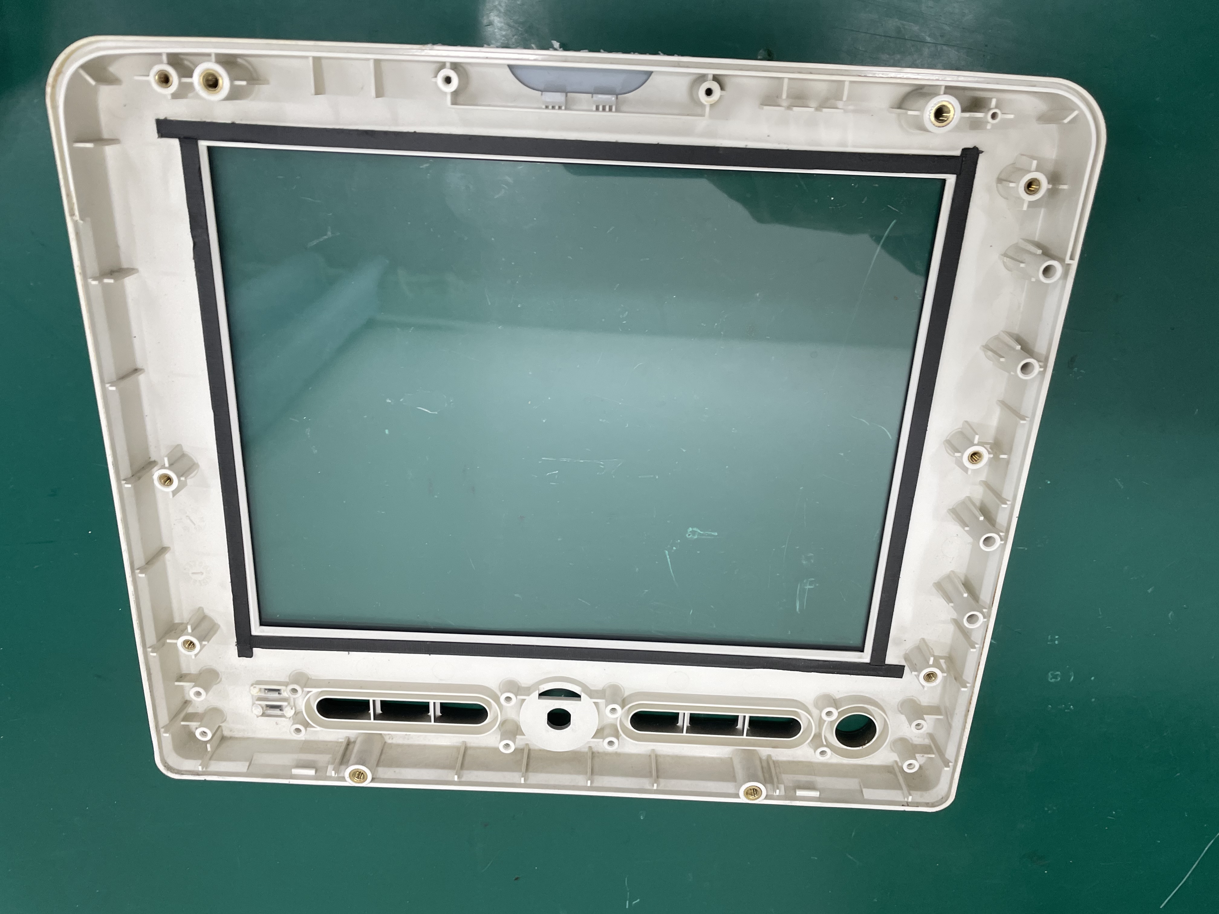 Panel hadapan monitor pesakit Philips G30 dengan skrin