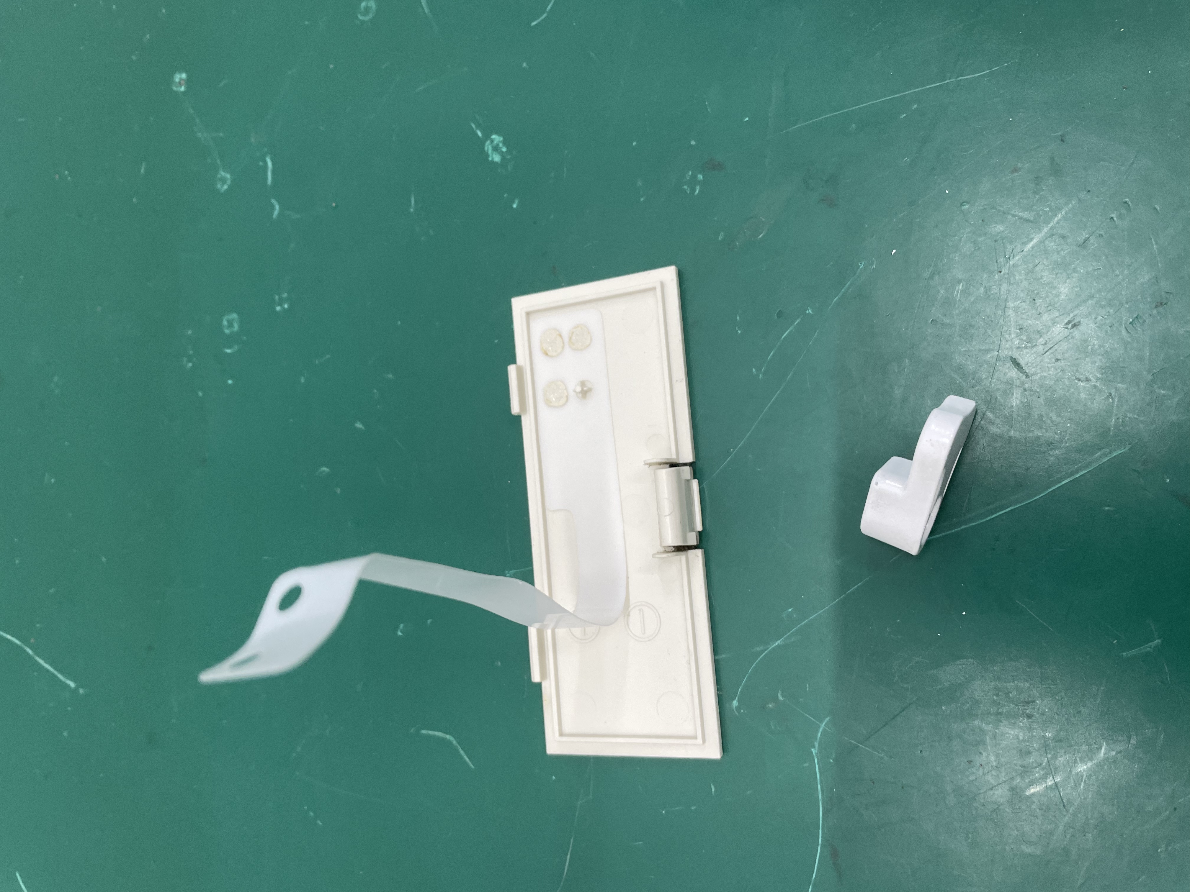 Pesakit Philips Goldway G30 memantau pemasangan pintu bateri