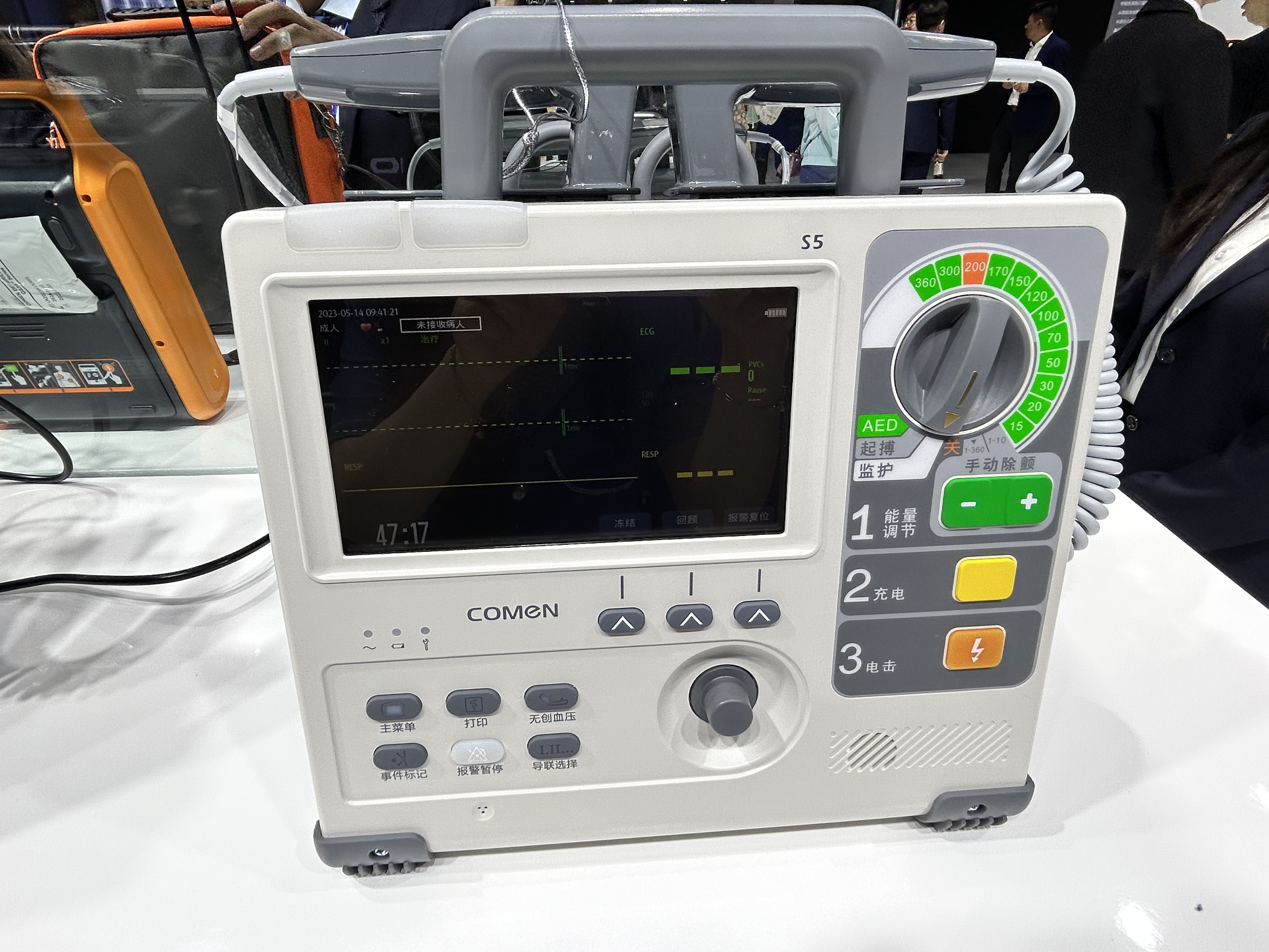 Comen S8 Defibrillator  Monitor