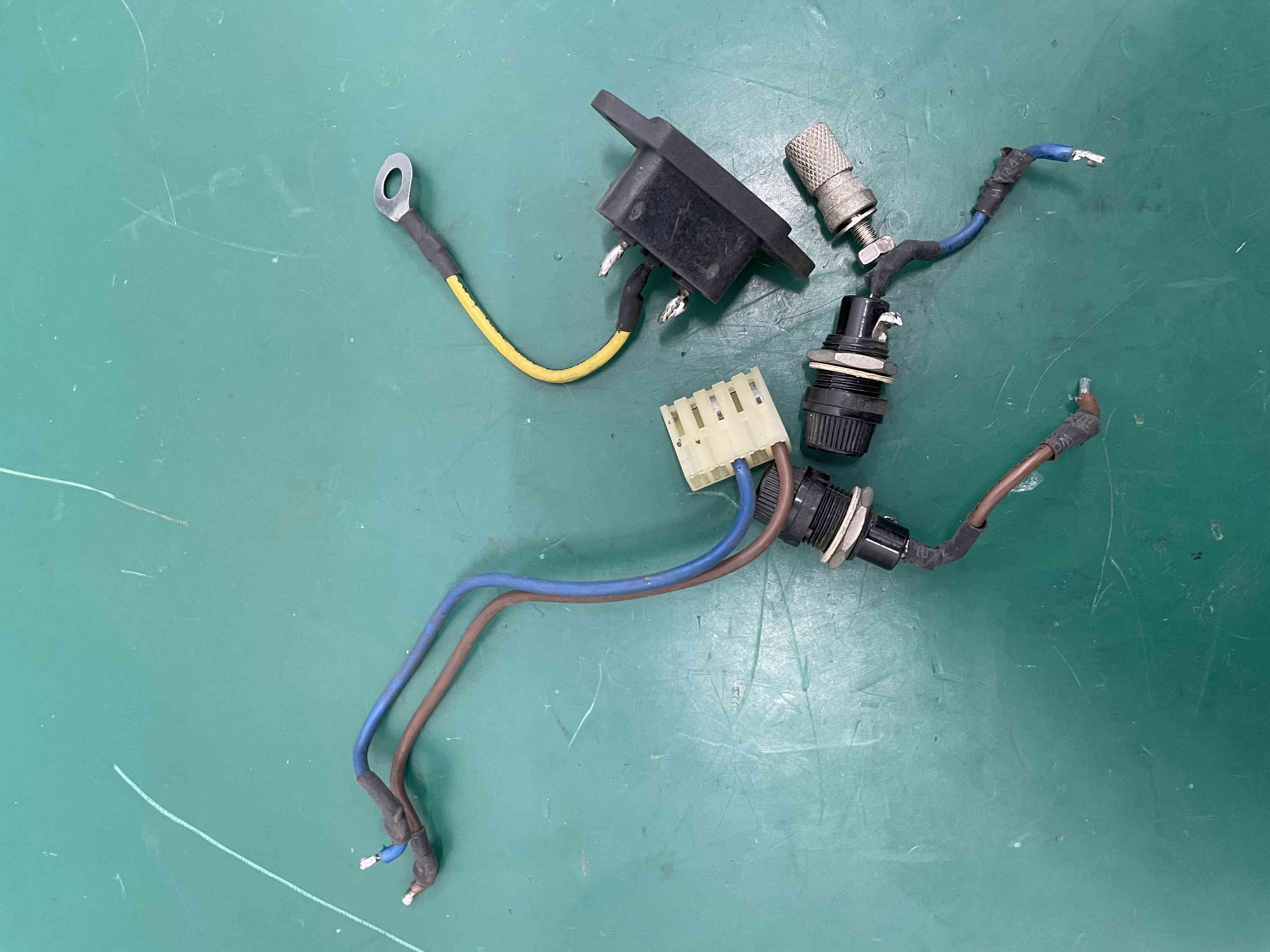 Conector principal del monitor de paciente Philips Goldway UT4000F con fusible