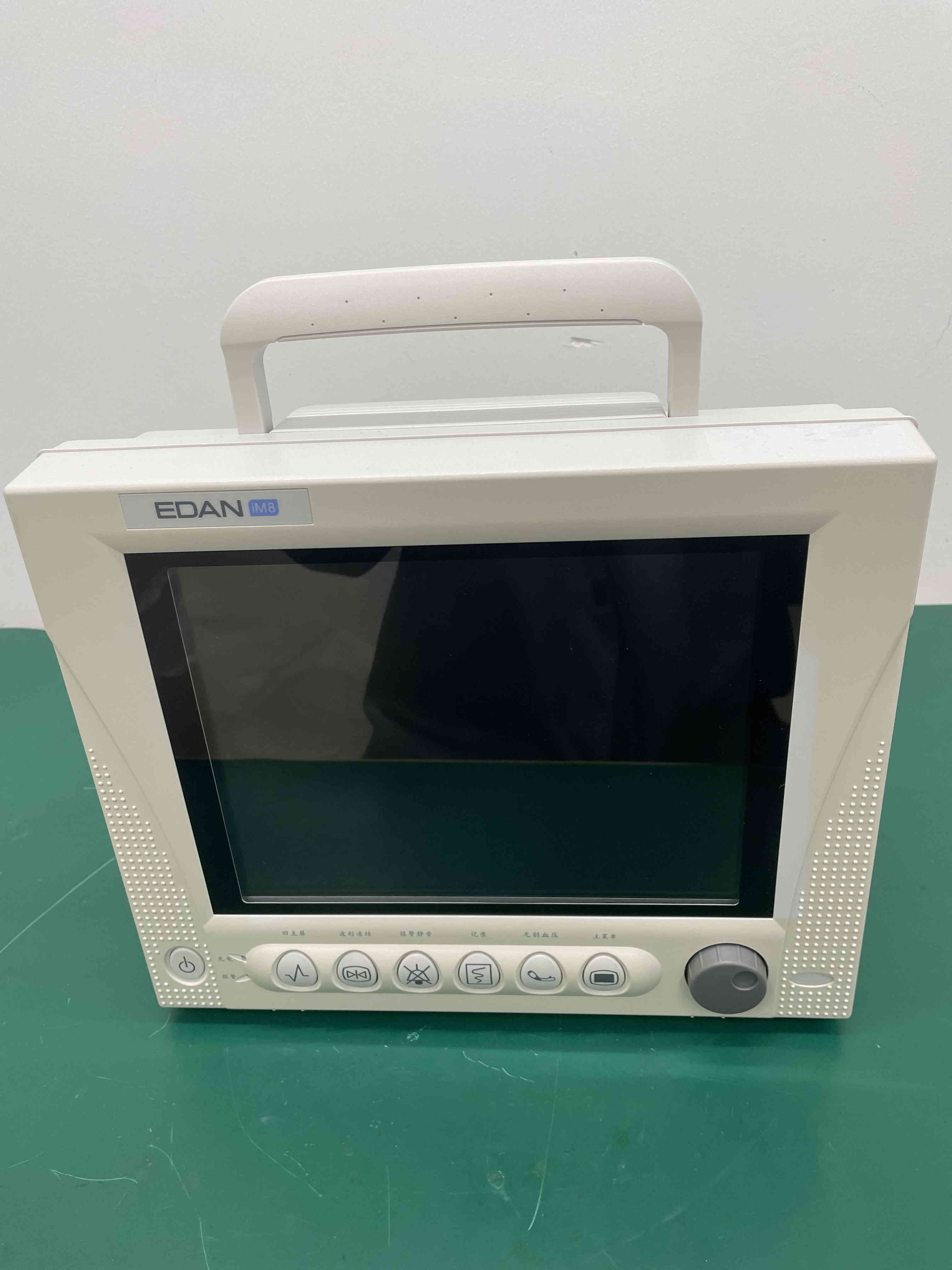Edan IM8 patient monitor