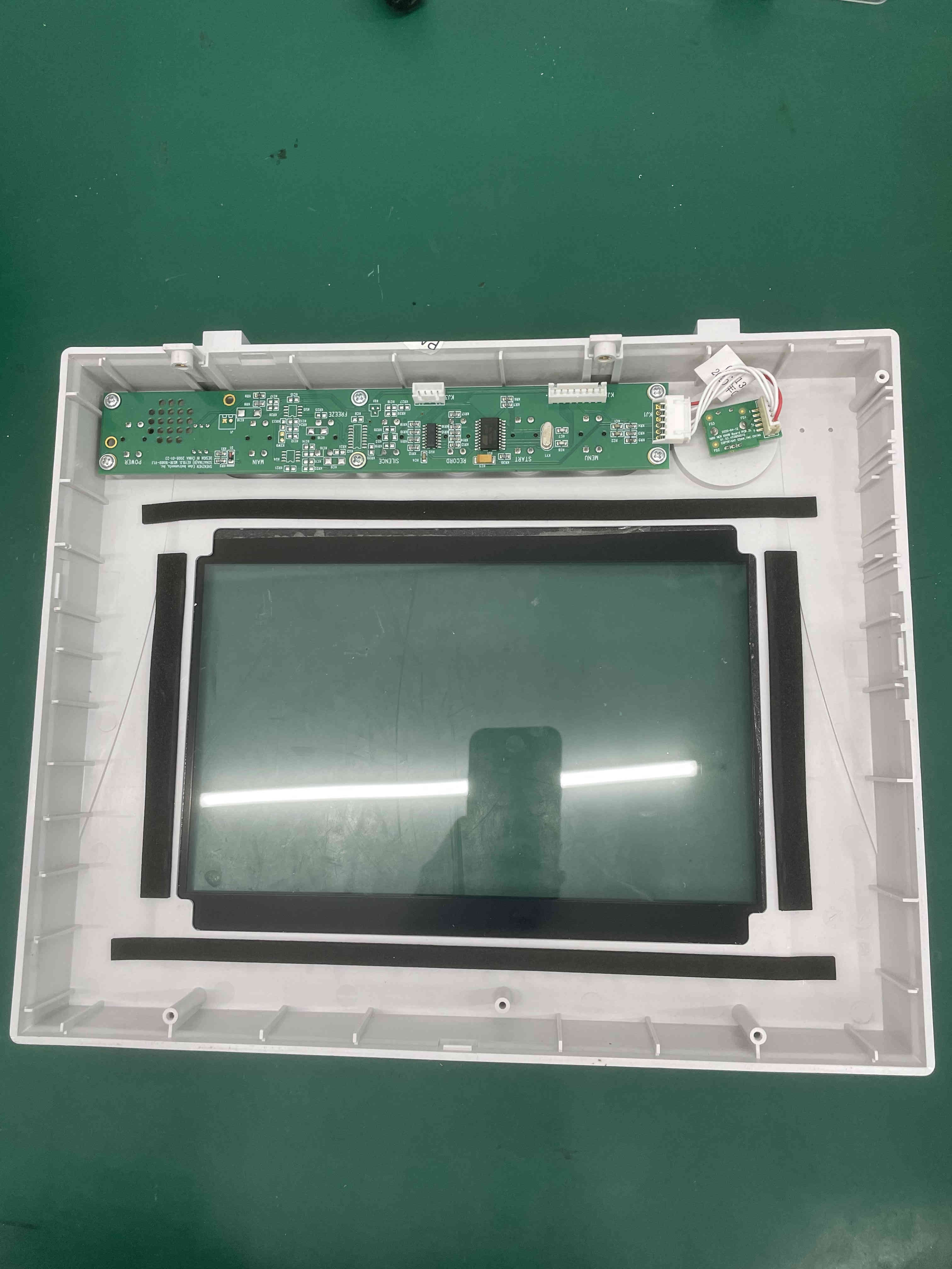 Pemasangan panel hadapan monitor pesakit Edan IM8 dengan skrin pelindung pad kekunci pengekod tombol
