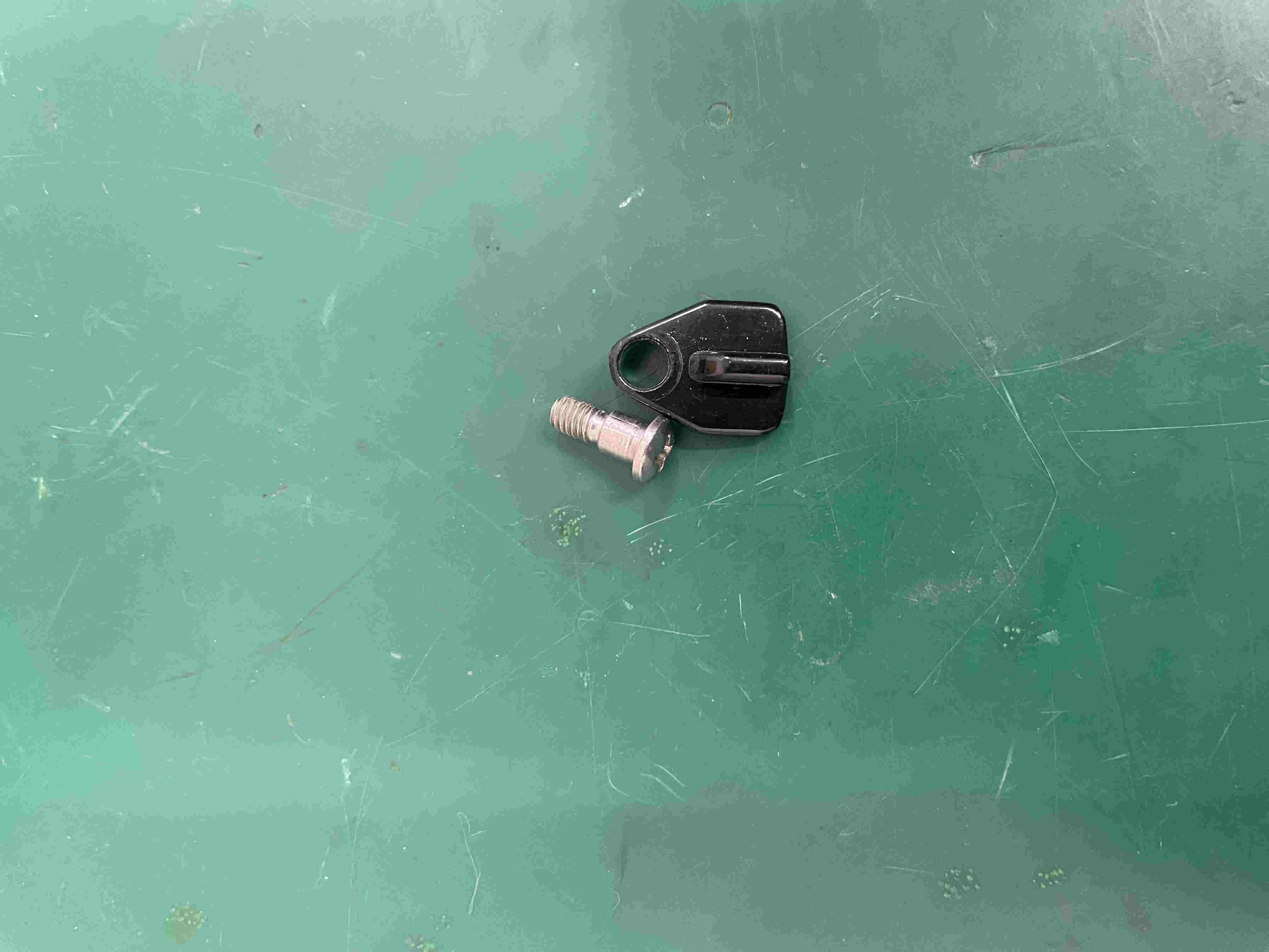 Pemasangan gesper bateri monitor pesakit Mindray MEC-1000