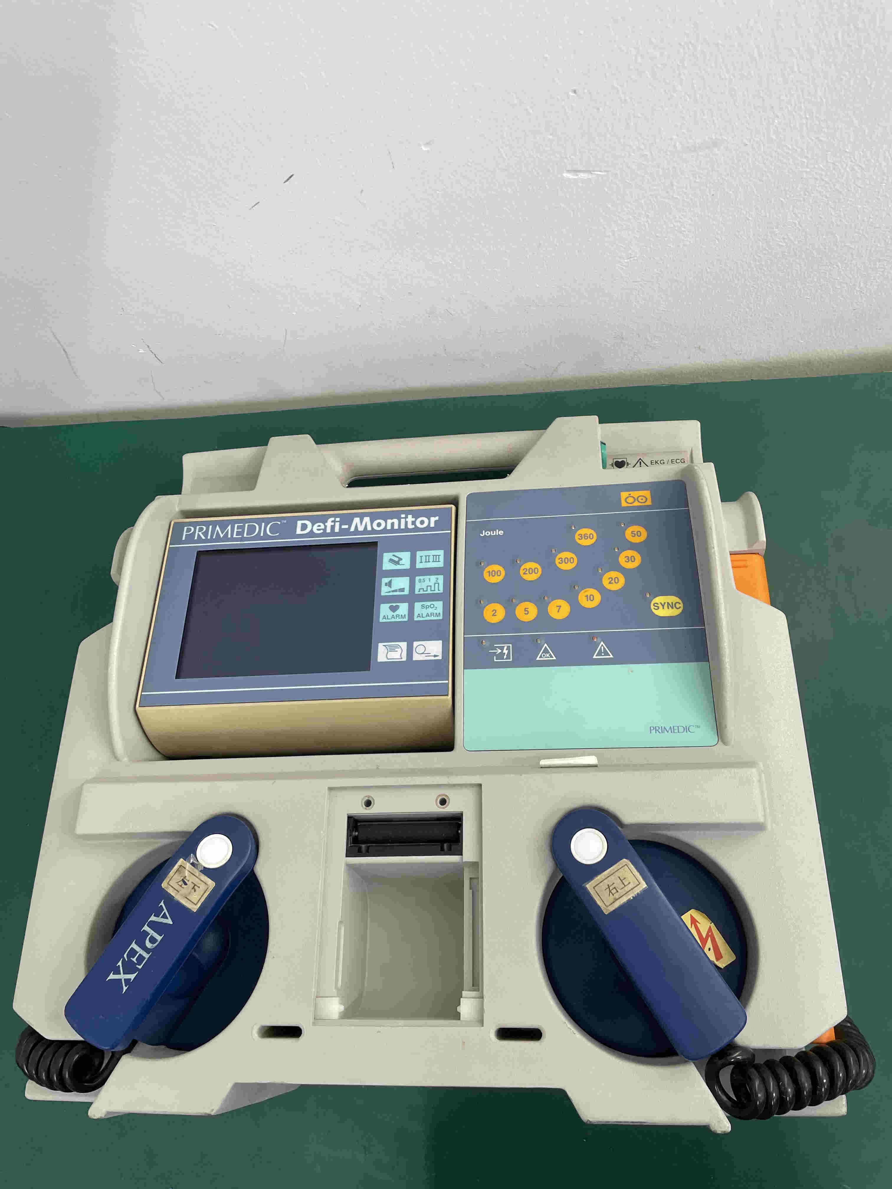 Desfibrilador Metrax Primedic M240 DM1 para reparación