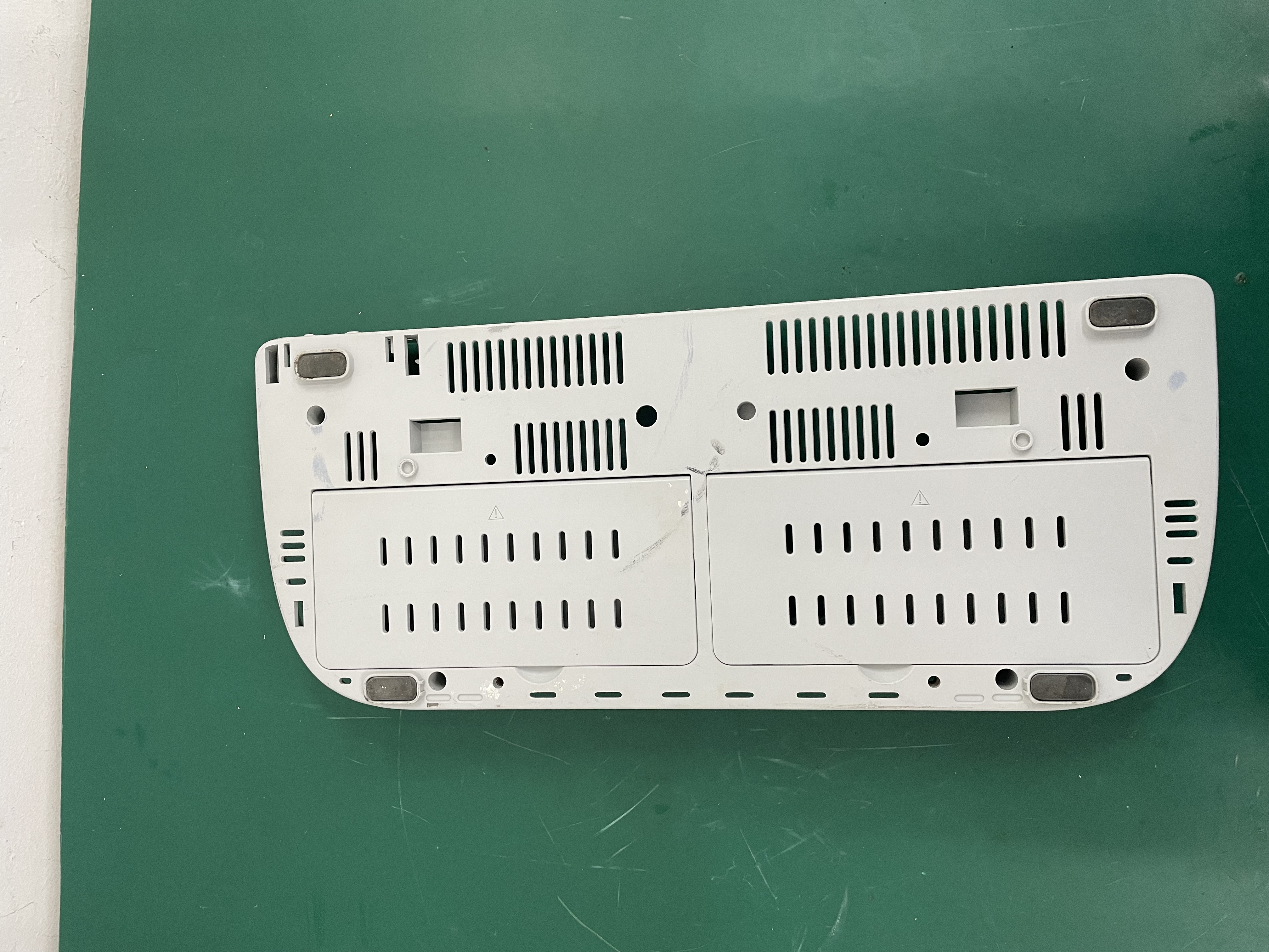 ฝาครอบด้านหน้าของจอภาพผู้ป่วย Mindray T8 พร้อมฝาปิดแบตเตอรี่