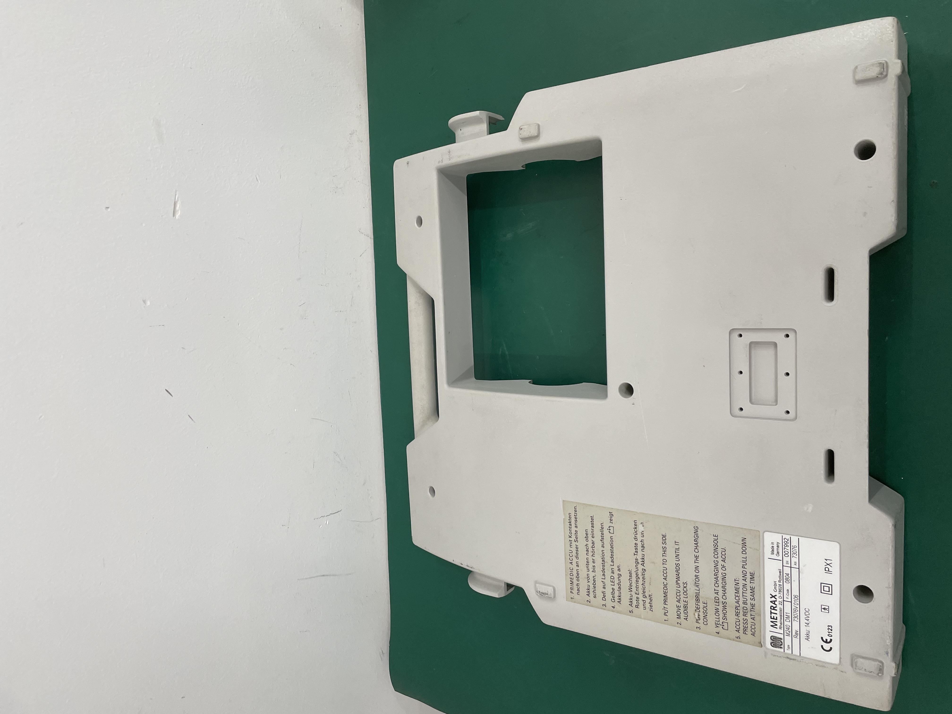 Metrax Primedic M240 DM1 Defibrilator Selongsong Penutup Belakang