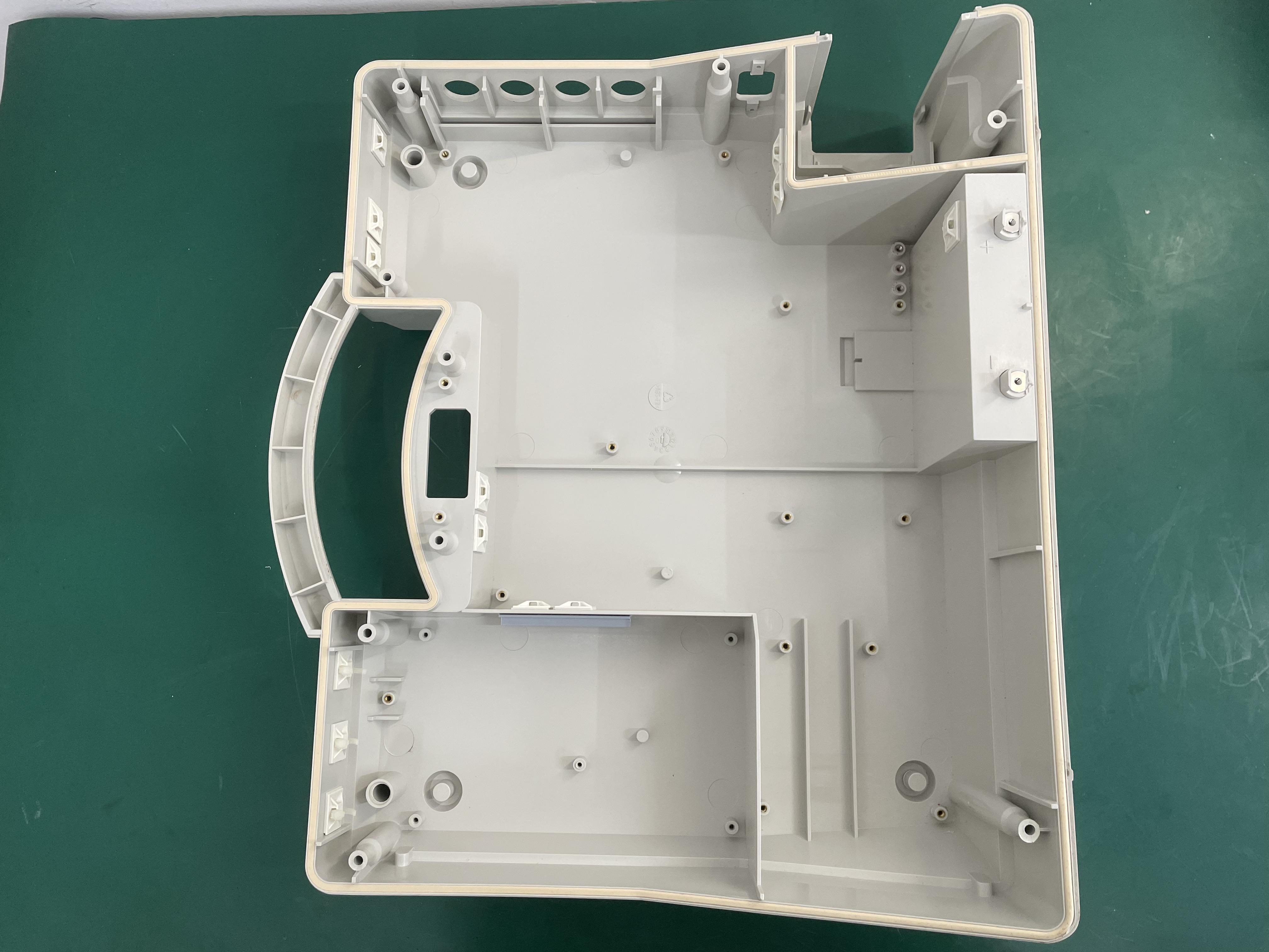 Carcasa de cubierta trasera para desfibrilador GE CardioServ con conector de carga