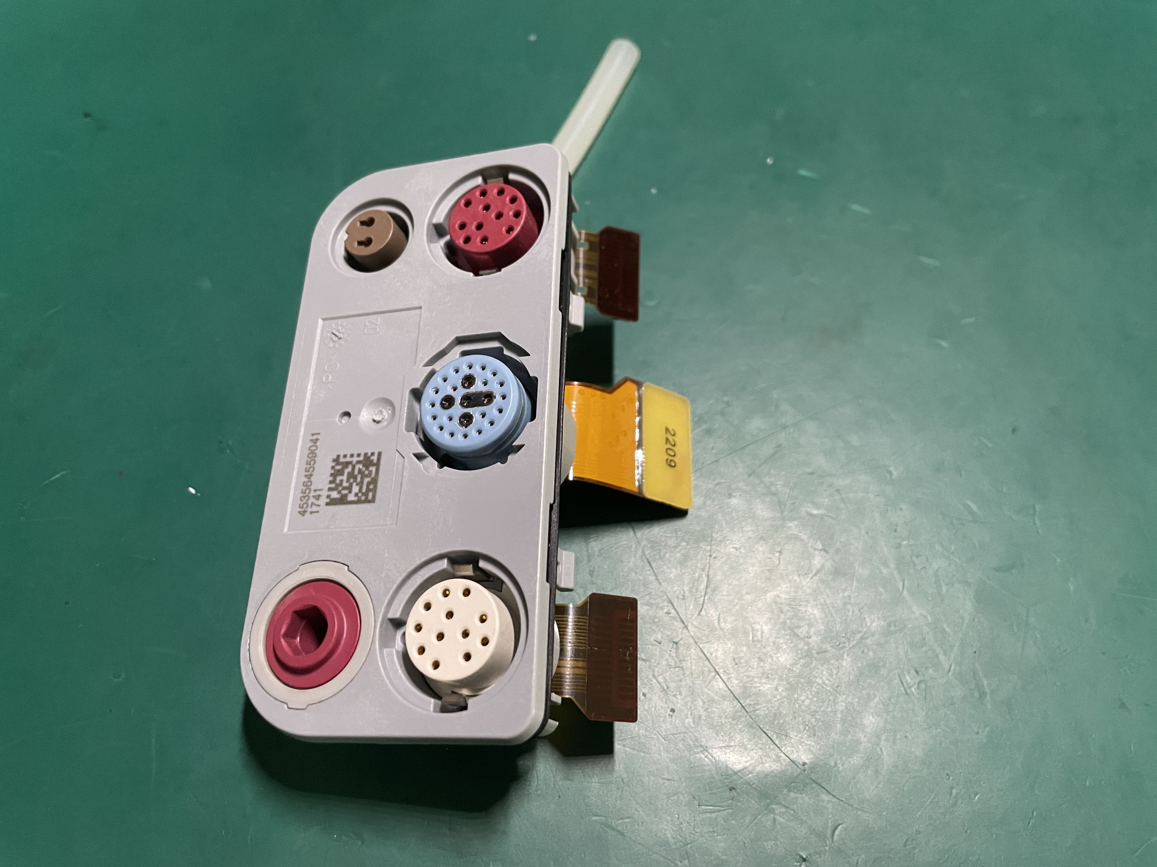 Los componentes de la interfaz del panel de parámetros del monitor Philips X3 incluyen oxígeno en sangre, ECG, PNI, temperatura y prensa.