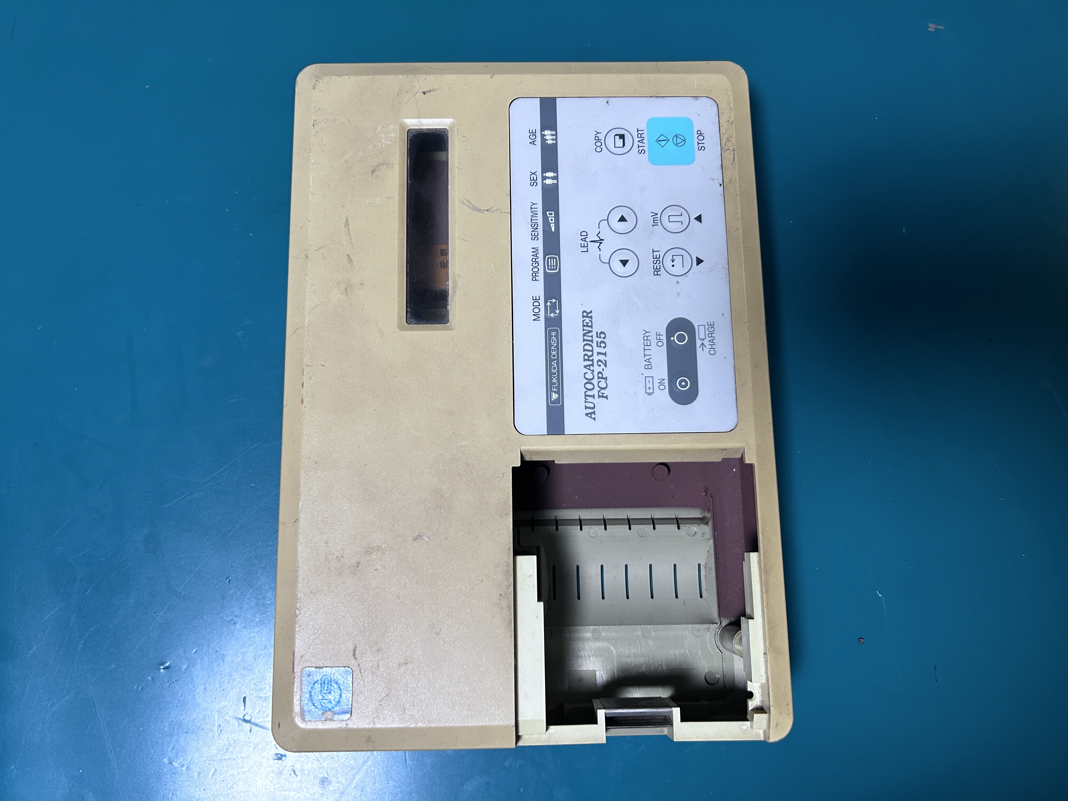 เครื่องตรวจคลื่นไฟฟ้าหัวใจ Fukuda FCP -2155 เปลือกหอยที่สมบูรณ์