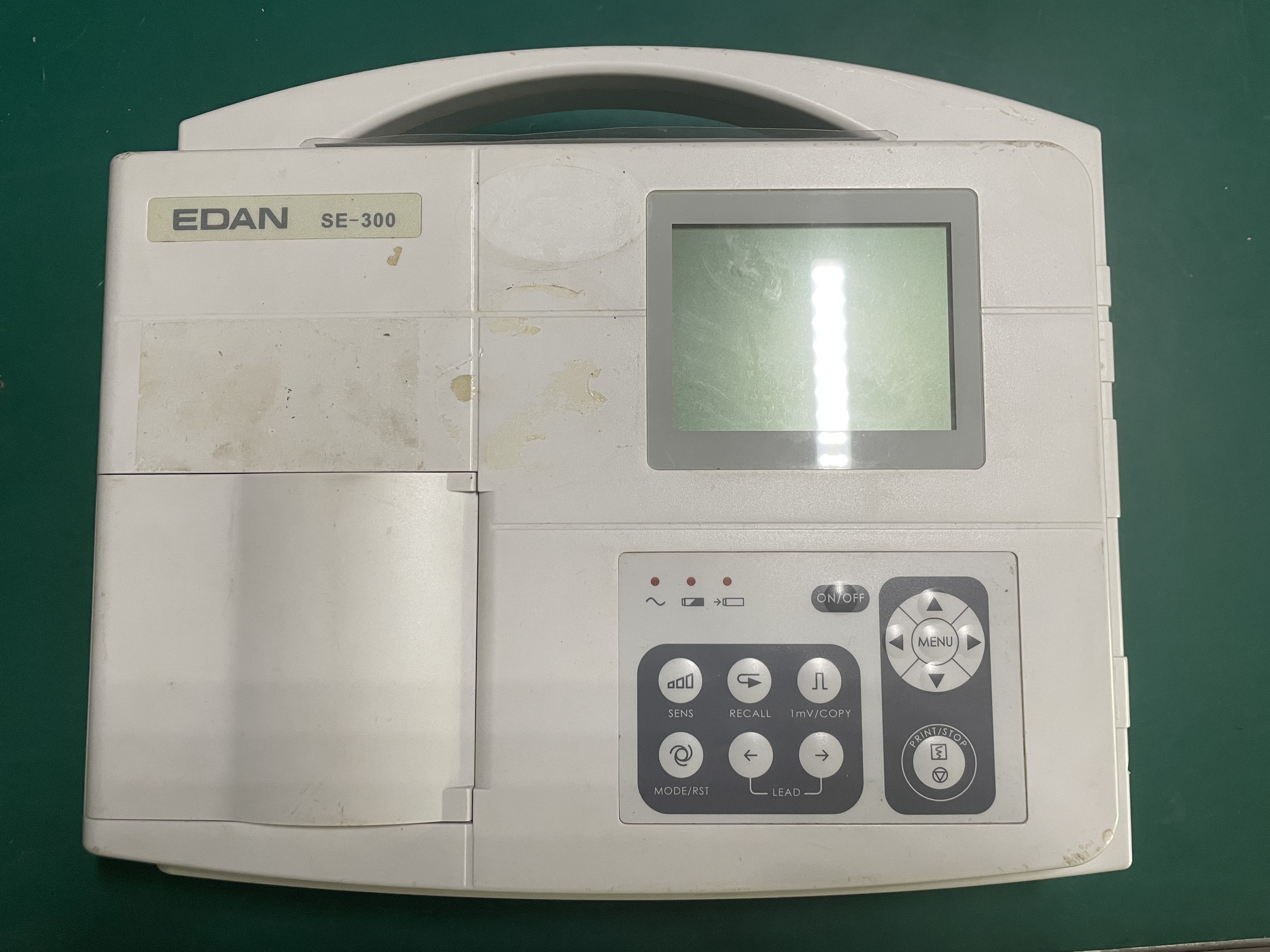 Reparación de segunda mano de la máquina de ECG EDAN SE-300 SE-300B