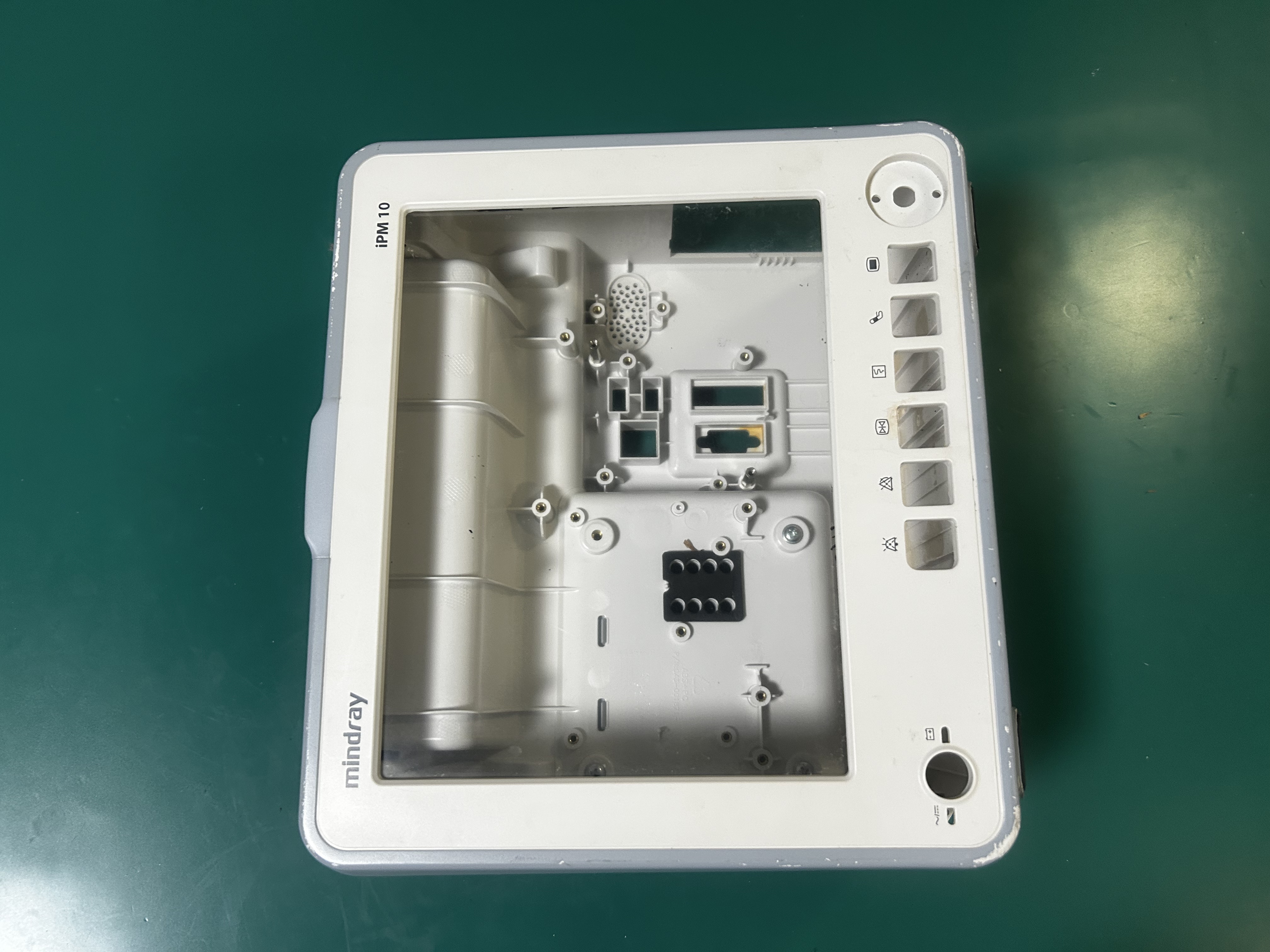 Mindray IPM10 monitor complete housing including handle and protective screen