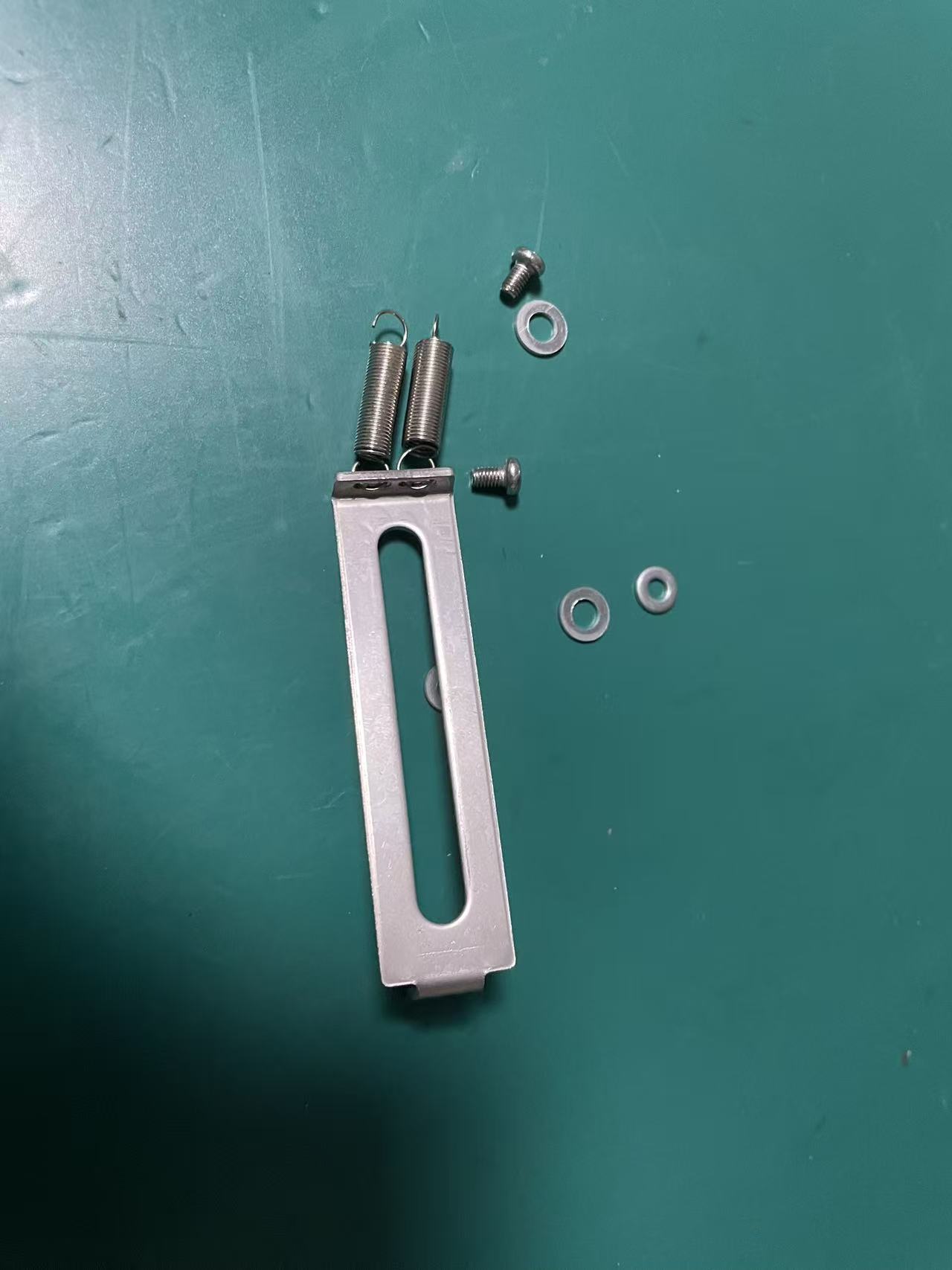 Phlilips UT3000A ตรวจสอบส่วนประกอบสปริงของช่องใส่แบตเตอรี่