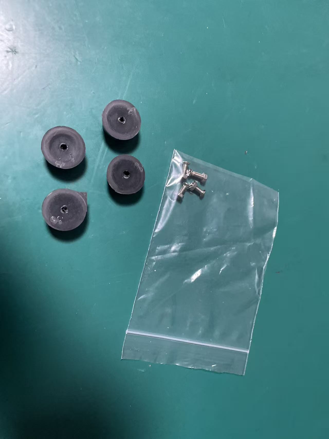 จอภาพ Phlilips UT3000A ส่วนประกอบพลาสติกยึดมุมทั้งสี่ของฐานจอภาพ