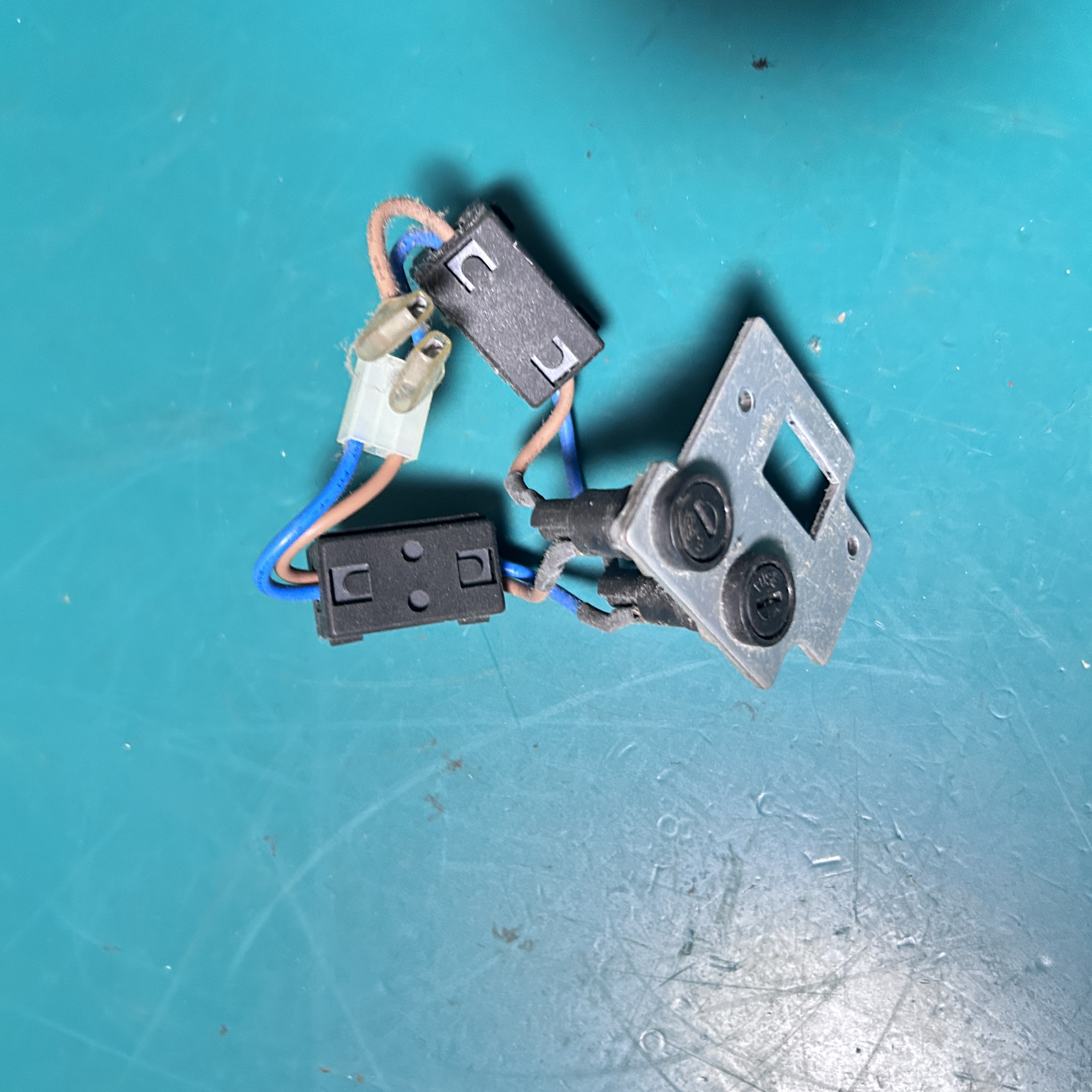 EDAN CADENCE II fetal monitor fuse assembly