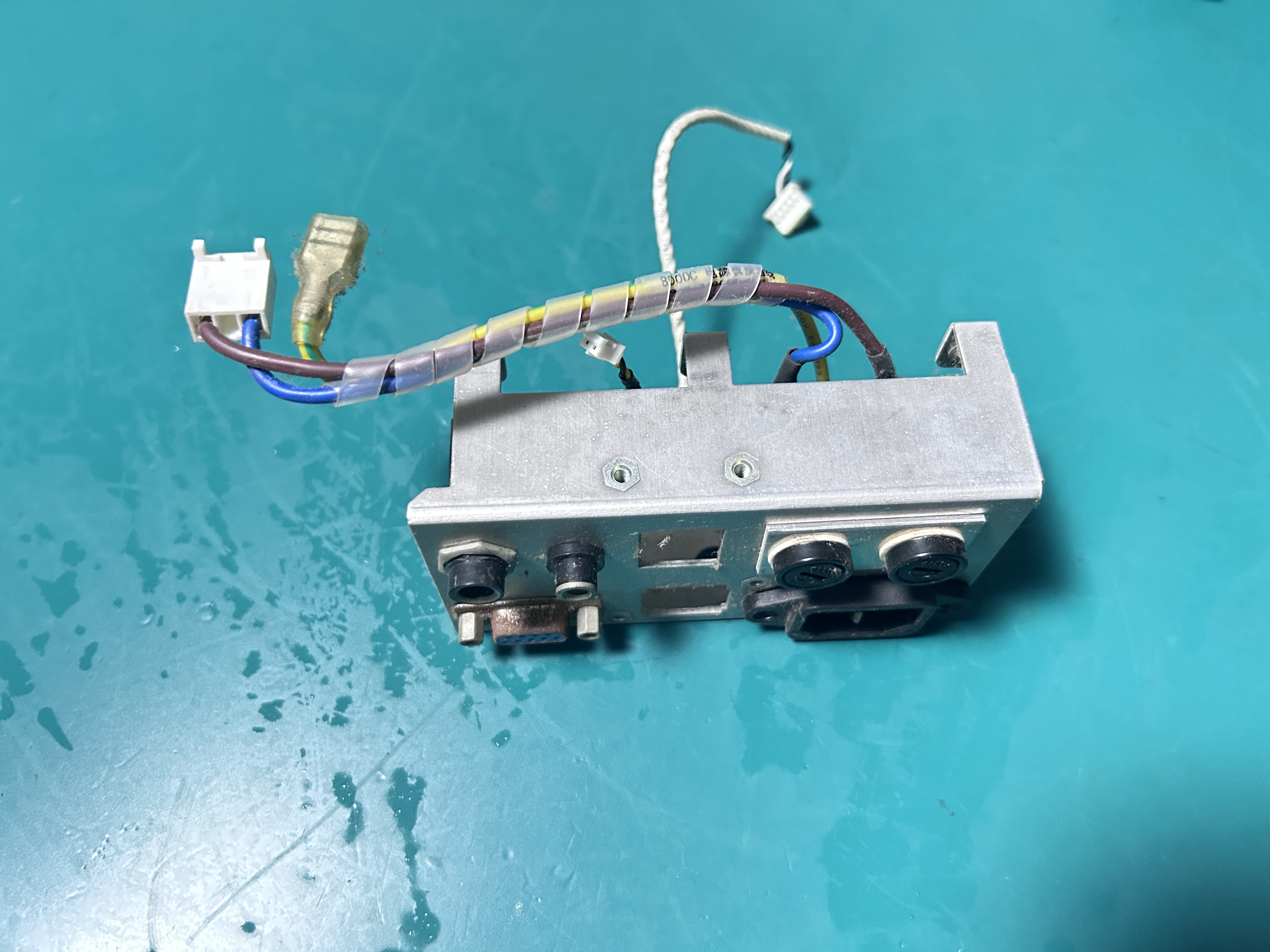 Comen STAR8000C patient monitor three-prong power interface assembly includes two fuses and a VGA interface