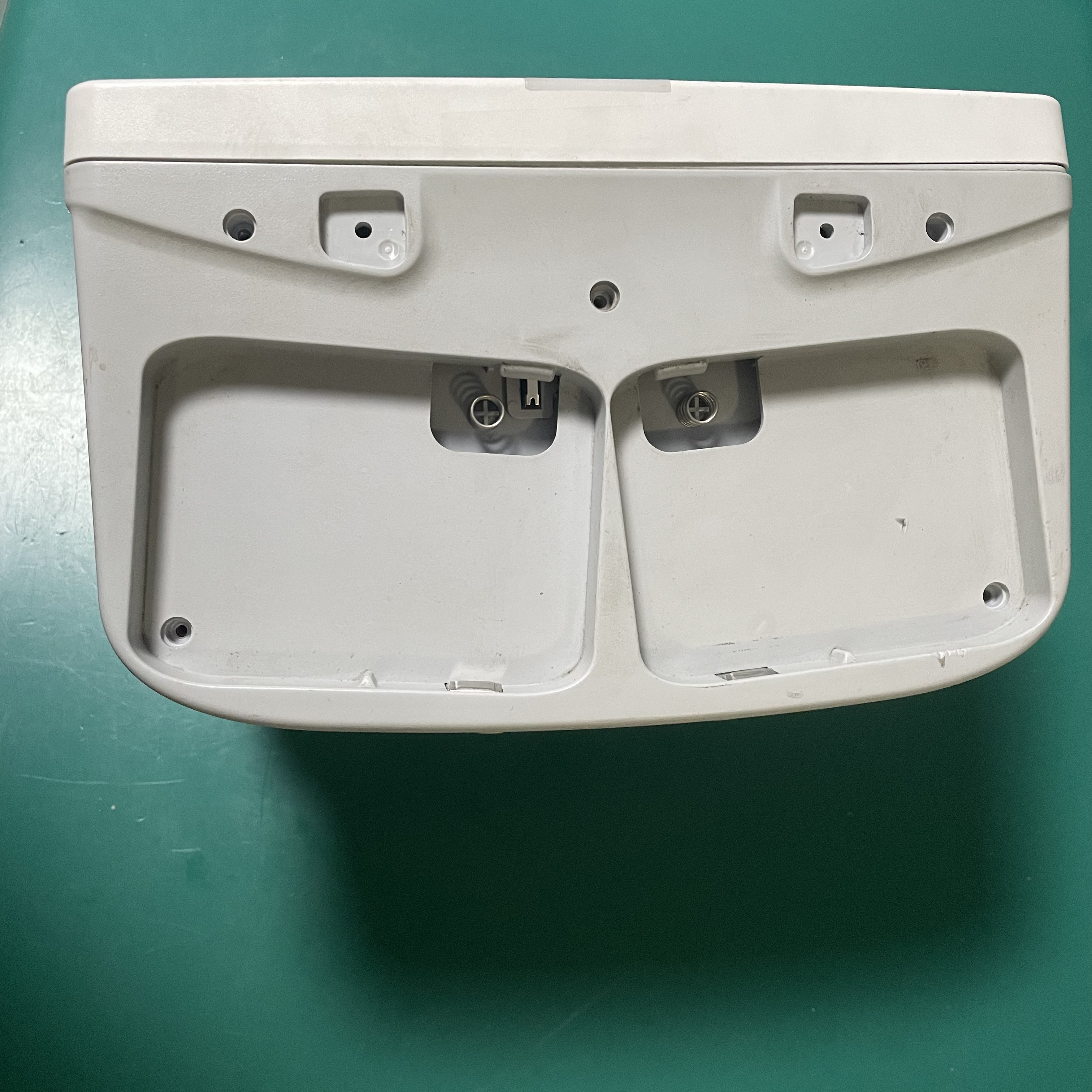 Selongsong lengkap defibrilator Mindray D3 termasuk bingkai depan, cengkerang belakang, dan dulang